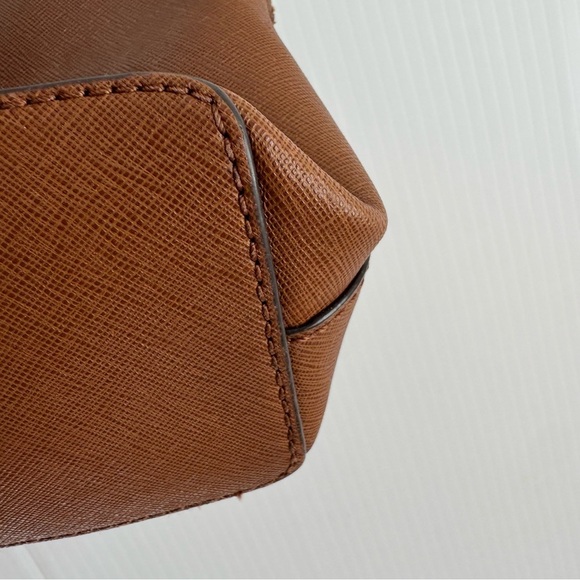 Michael Kors Tan Crossbody Bag with Gold Chain - Picture 10 of 16